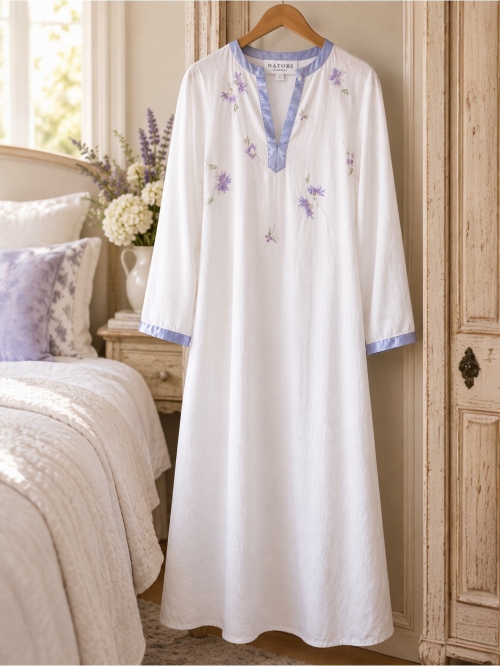 Vintage Natori Classics Cotton Embroidered Nightgown White Lavender Small